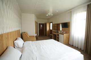 Гостиница Нарлен Коктебель Стандартный двухместный номер с 1 кроватью или 2 отдельными кроватями и балконом-4