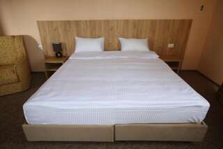 Гостиница Нарлен Коктебель Стандартный двухместный номер с 1 кроватью или 2 отдельными кроватями и балконом-3