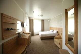 Гостиница Нарлен Коктебель Стандартный двухместный номер с 1 кроватью или 2 отдельными кроватями и балконом-1