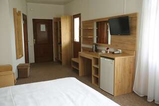 Гостиница Нарлен Коктебель Стандартный двухместный номер с 1 кроватью или 2 отдельными кроватями и балконом-5